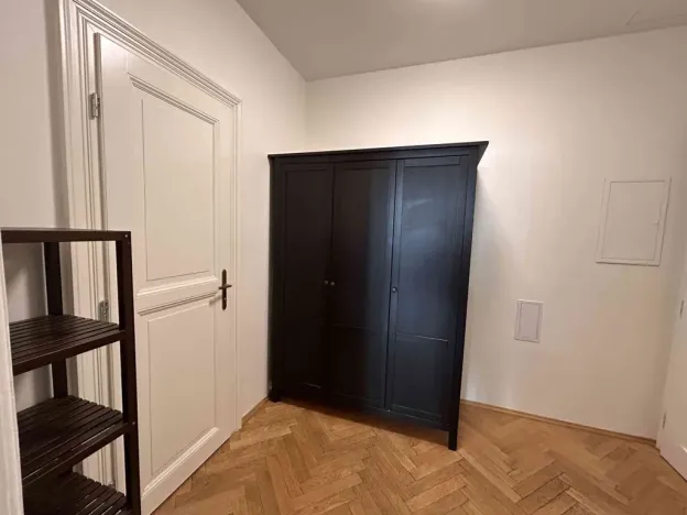 Pronájem bytu 1+kk, Praha - Bubeneč, Korunovační, 28 m2