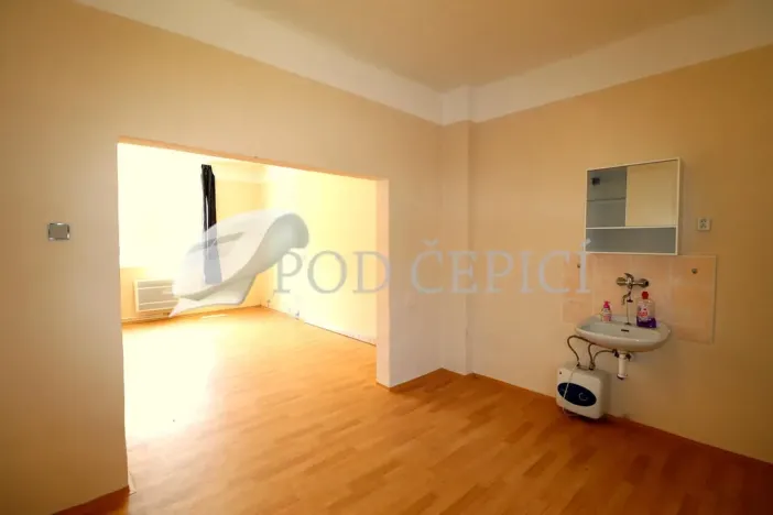 Pronájem kanceláře, Brno - Židenice, Stejskalova, 73 m2