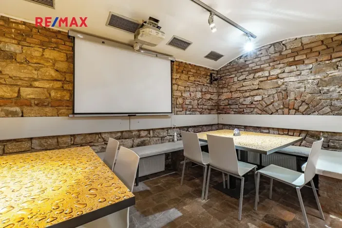 Pronájem restaurace, Praha - Nusle, Sekaninova, 254 m2