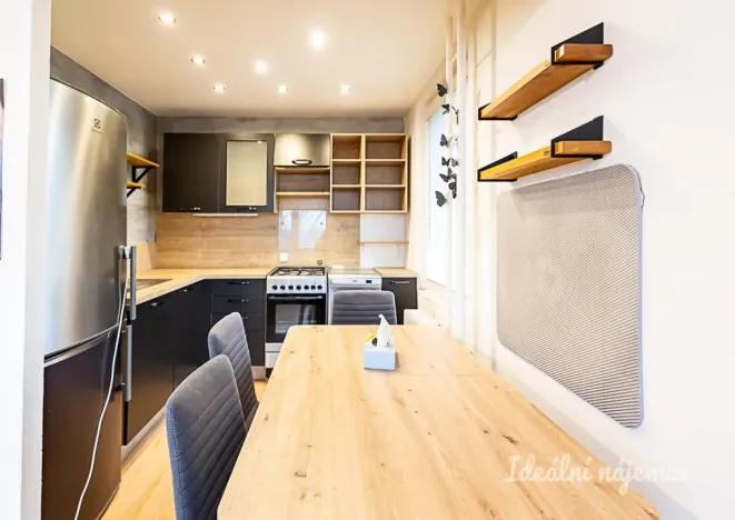 Pronájem bytu 2+1, Praha - Kobylisy, Paláskova, 55 m2