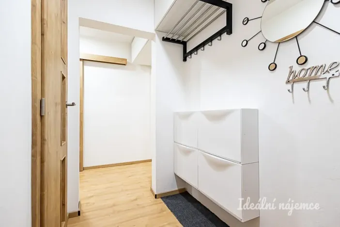 Pronájem bytu 2+1, Praha - Kobylisy, Paláskova, 55 m2