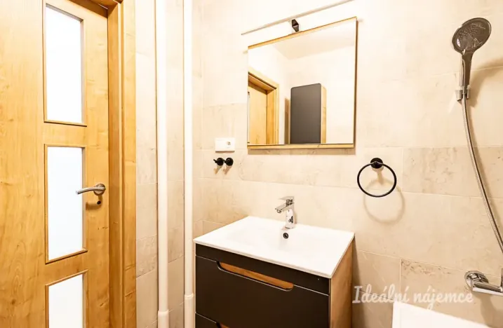 Pronájem bytu 2+1, Praha - Kobylisy, Paláskova, 55 m2