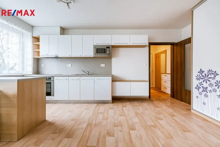 Pronájem bytu 1+kk, Pardubice - Zelené Předměstí, Milheimova, 34 m2