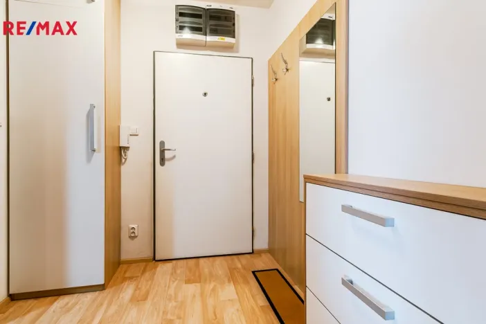 Pronájem bytu 1+kk, Pardubice - Zelené Předměstí, Milheimova, 34 m2