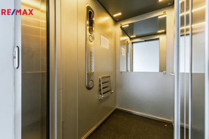 Pronájem bytu 1+kk, Pardubice - Zelené Předměstí, Milheimova, 34 m2