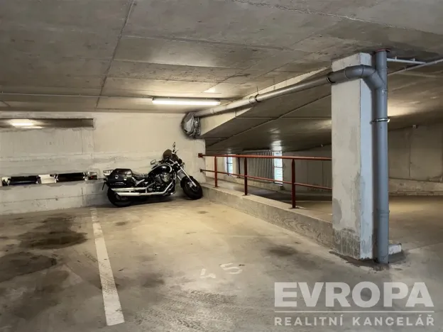 Prodej garážového stání, Praha - Horní Měcholupy, Boloňská, 14 m2