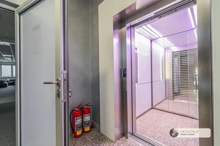 Pronájem kanceláře, Praha, Dopraváků, 258 m2