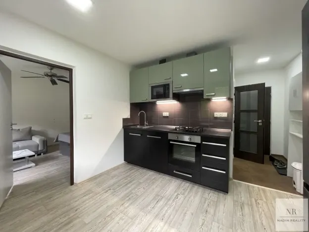 Pronájem bytu 1+1, Karlovy Vary, Východní, 35 m2