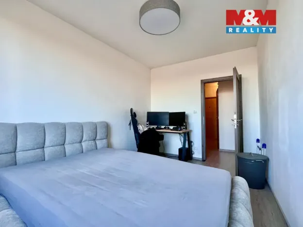 Pronájem bytu 2+kk, Praha - Petrovice, Kurčatovova, 43 m2