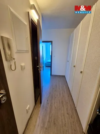 Pronájem bytu 2+kk, Praha - Petrovice, Kurčatovova, 43 m2