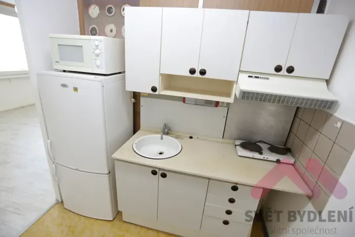 Pronájem bytu 1+kk, Praha - Řepy, Bazovského, 35 m2