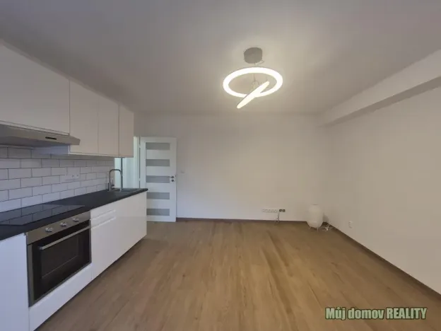 Pronájem bytu 2+kk, Praha - Holešovice, Vrbenského, 40 m2