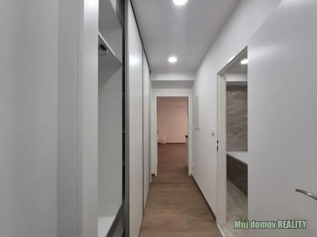 Pronájem bytu 2+kk, Praha - Holešovice, Vrbenského, 40 m2