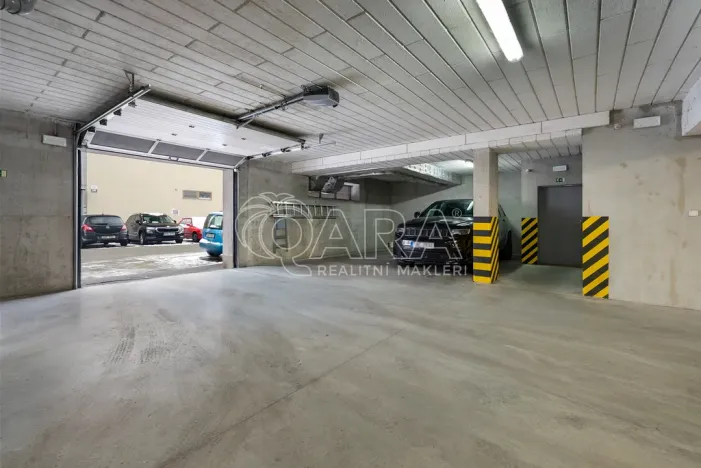 Prodej garážového stání, Brno - Staré Brno, Křídlovická, 14 m2