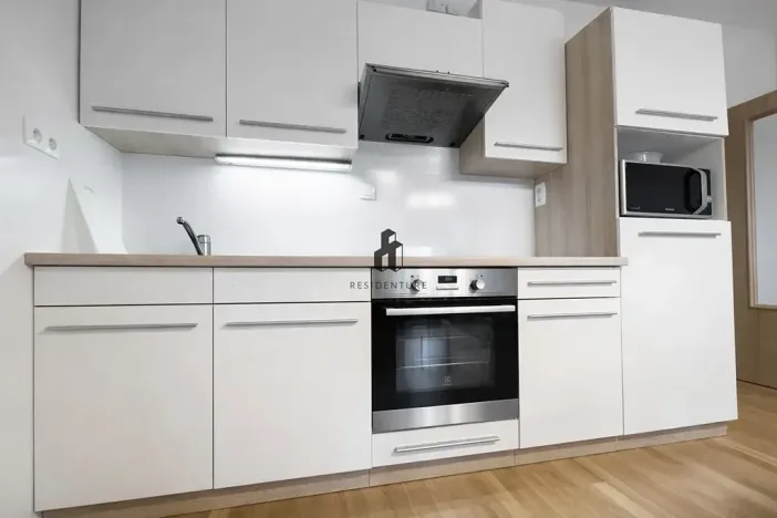 Pronájem bytu 2+kk, Praha - Hloubětín, Krylovecká, 53 m2