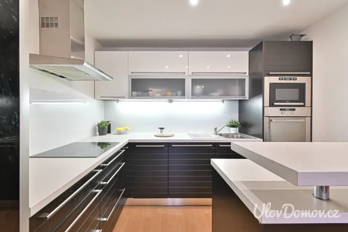 Prodej bytu 2+kk, Praha - Háje, Jurkovičova, 61 m2