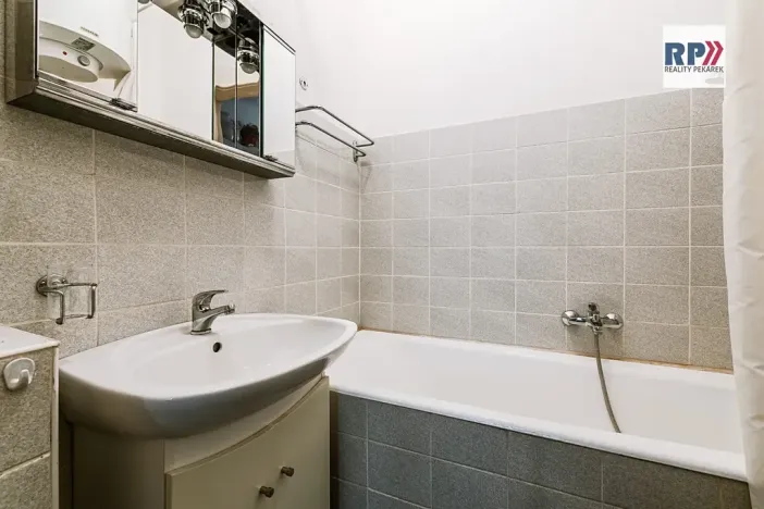 Pronájem bytu 1+1, Praha - Dejvice, Jugoslávských partyzánů, 45 m2