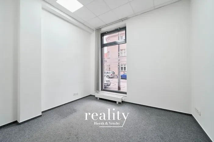 Pronájem obchodního prostoru, Znojmo, Bezručova, 72 m2