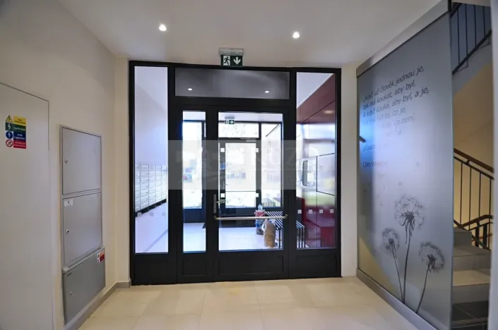 Pronájem bytu 2+kk, Praha, Zakšínská, 56 m2