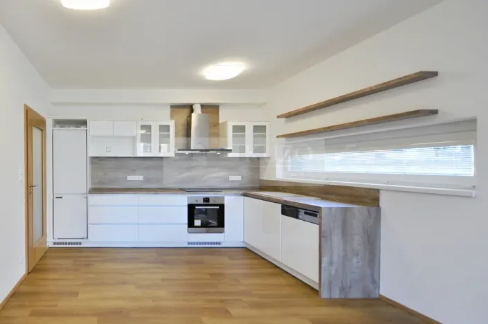 Pronájem bytu 2+kk, Praha, Zakšínská, 56 m2