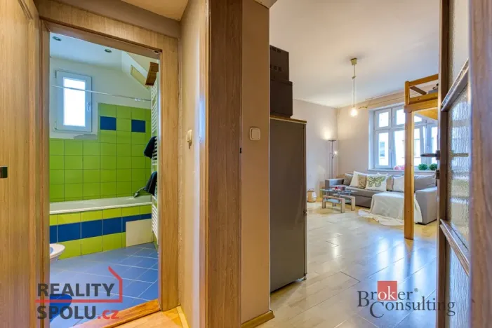 Pronájem bytu 1+kk, Praha - Vysočany, Novovysočanská, 31 m2