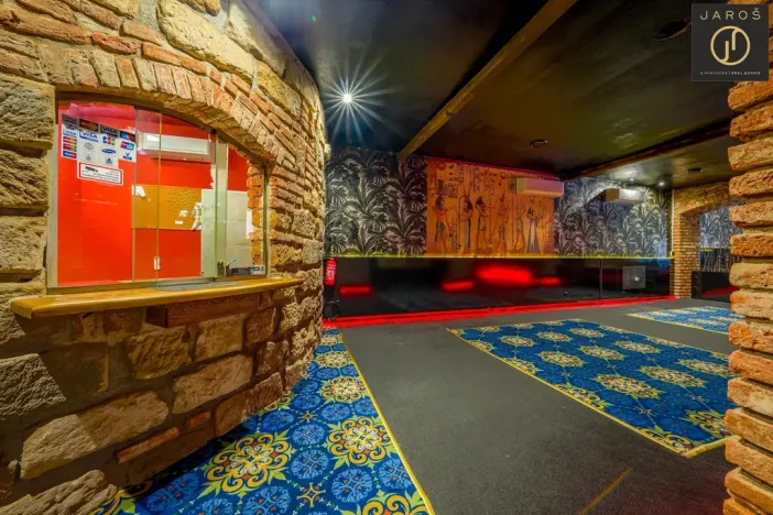 Prodej obchodního prostoru, Petrovice, 450 m2