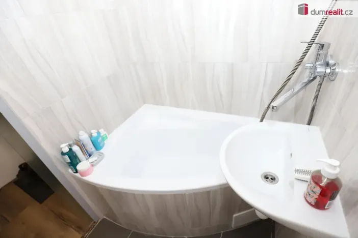 Pronájem bytu 1+1, Mariánské Lázně - Úšovice, Za Tratí, 36 m2