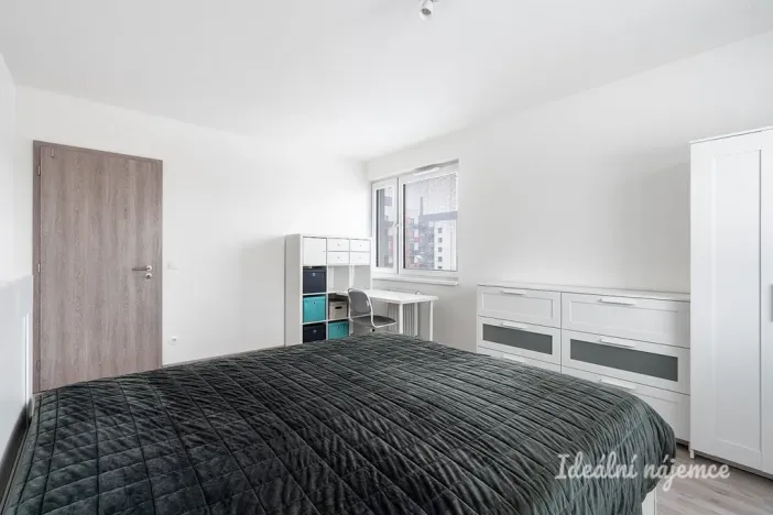 Pronájem bytu 2+kk, Praha - Vysočany, Strnadových, 60 m2