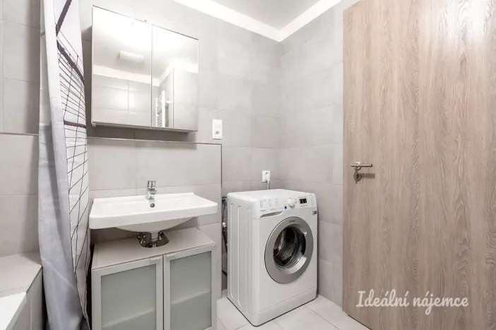 Pronájem bytu 2+kk, Praha - Vysočany, Strnadových, 60 m2