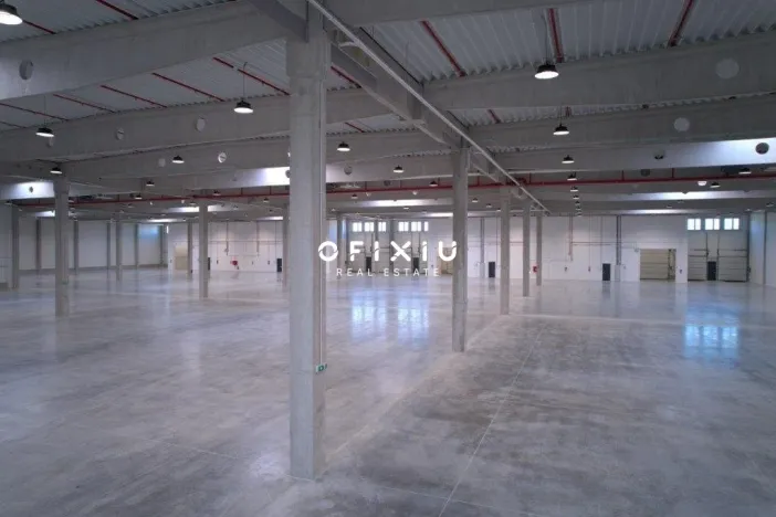 Pronájem skladu, Mikulov, Nádražní, 2000 m2