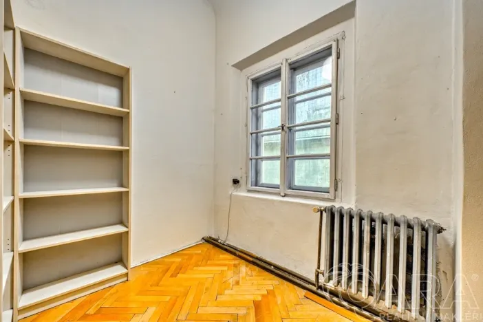 Prodej bytu 4+1, Praha - Malá Strana, Malostranské náměstí, 91 m2