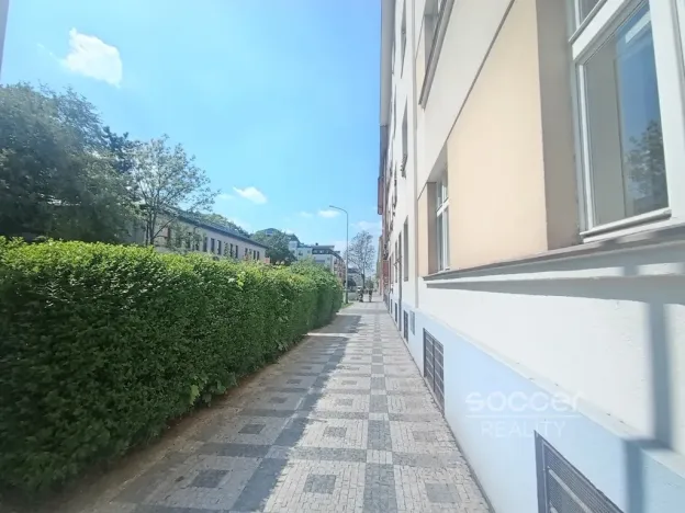 Pronájem bytu 1+kk, Praha - Žižkov, Jeseniova, 16 m2