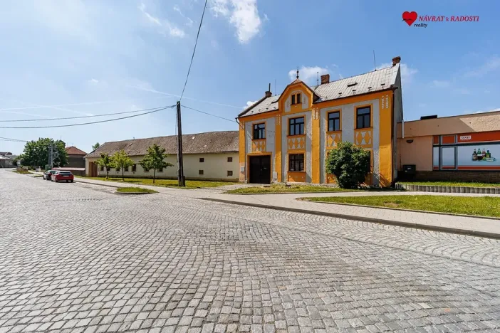 Prodej rodinného domu, Cholina, 333 m2