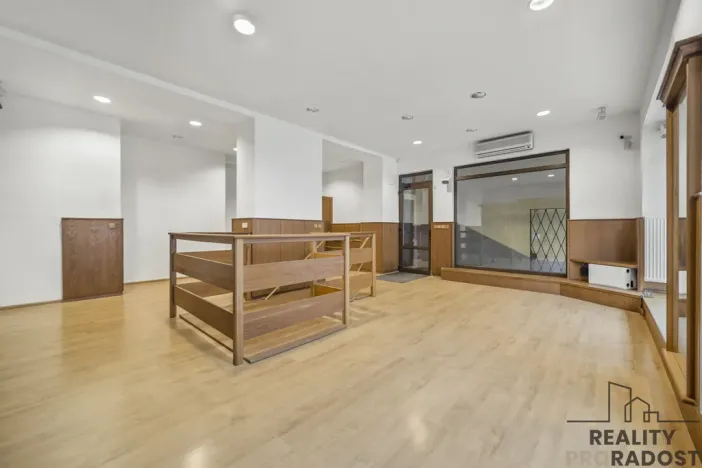 Pronájem obchodního prostoru, Pardubice, Smilova, 65 m2