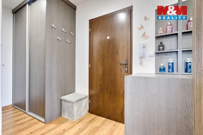 Prodej bytu 3+1, Jindřichův Hradec - Jindřichův Hradec V, Kosmonautů, 64 m2