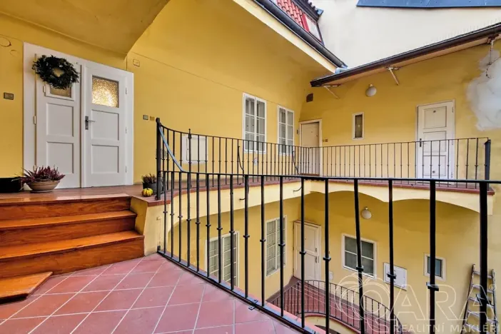 Prodej bytu 4+1, Praha - Malá Strana, Malostranské náměstí, 91 m2