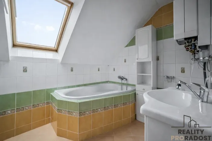 Prodej rodinného domu, Hrochův Týnec, Zámecká, 126 m2