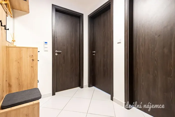 Pronájem bytu 2+kk, Praha, Jankovcova, 55 m2