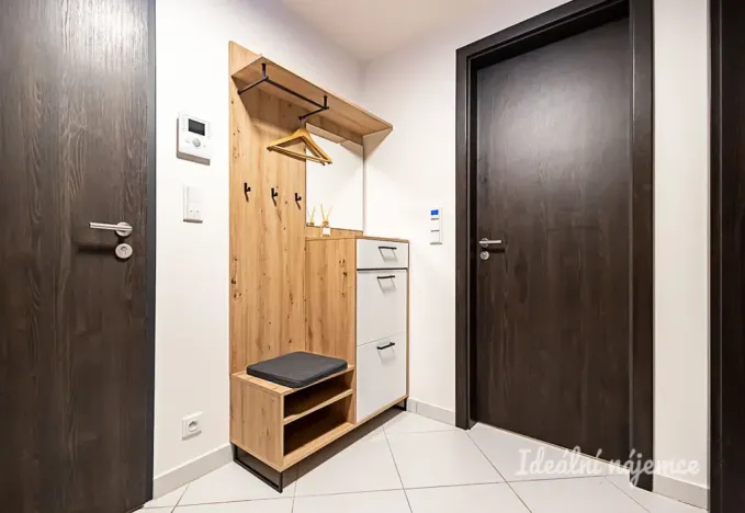 Pronájem bytu 2+kk, Praha, Jankovcova, 55 m2