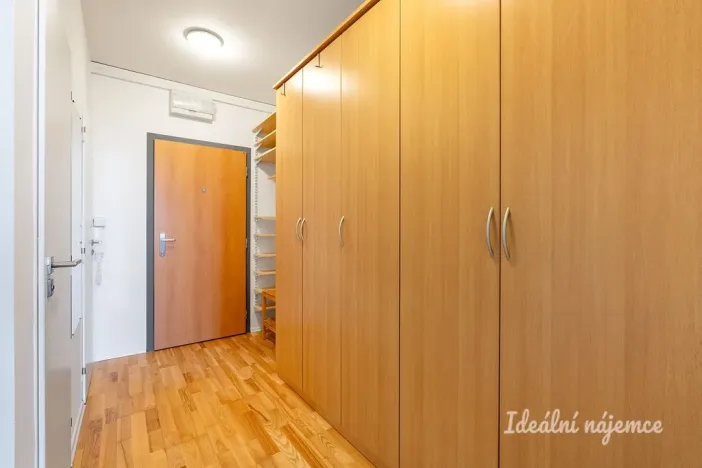 Pronájem bytu 2+kk, Praha - Kobylisy, Šiškova, 46 m2