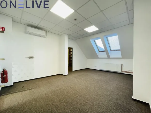 Pronájem kanceláře, Plzeň, náměstí T. G. Masaryka, 365 m2