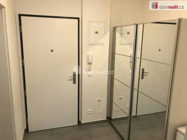 Pronájem bytu 1+kk, Praha - Vysočany, Strnadových, 33 m2