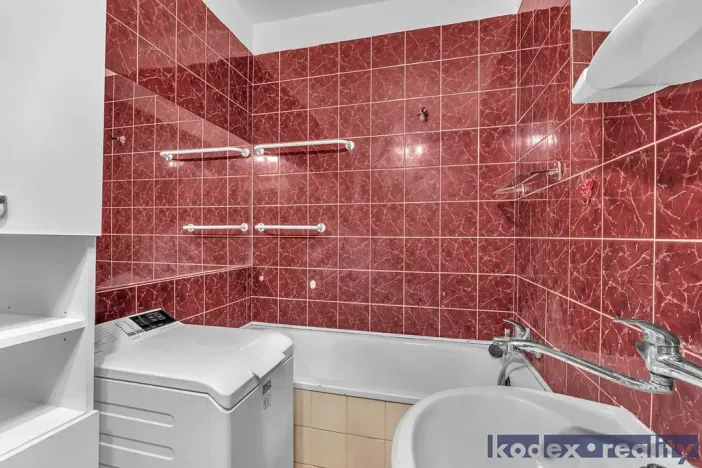 Prodej bytu 3+1, Lázně Bohdaneč, Na Lužci, 62 m2