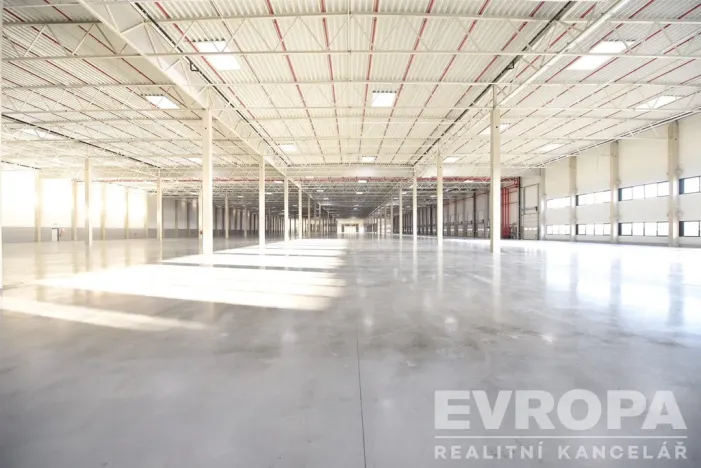 Pronájem skladu, Úžice, 5667 m2