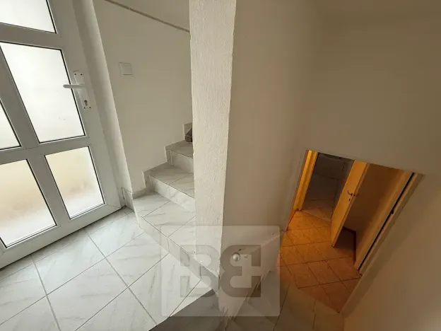 Pronájem atypického bytu, Praha - Stodůlky, Frimlova, 196 m2