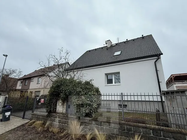 Pronájem atypického bytu, Praha - Stodůlky, Frimlova, 196 m2