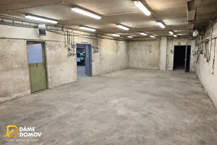 Prodej výrobních prostor, Zlín, U Stadionu, 740 m2