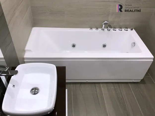 Prodej bytu 2+kk, Karlovy Vary - Drahovice, Mattoniho nábřeží, 62 m2