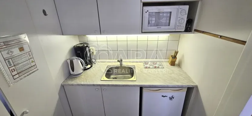 Pronájem obchodního prostoru, Králův Dvůr - Počaply, Plzeňská, 18 m2