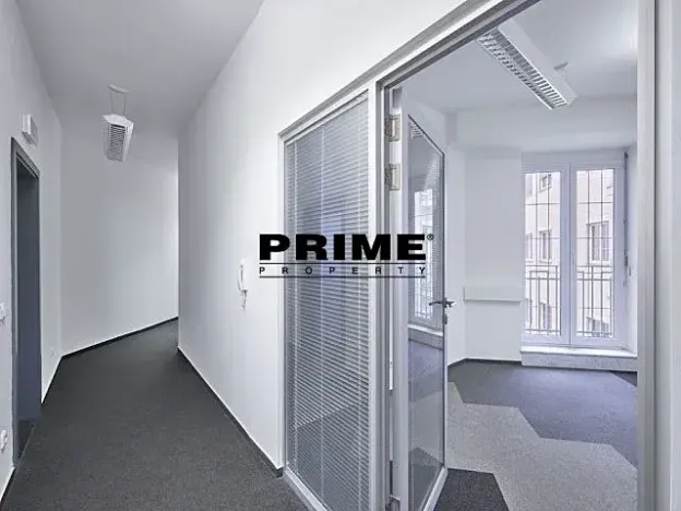 Pronájem kanceláře, Praha - Nové Město, Soukenická, 401 m2